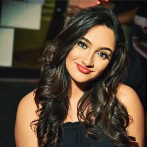 Meet your Posher, Cynthia